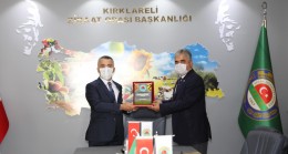 Vali Bilgin’e teşekkür plaketi