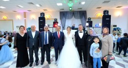 Vali Ekici genç çiftin düğününe katıldı