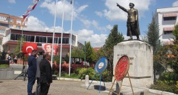 CHP Atatürk Anıtına çelenk koydu