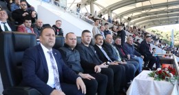 Vali Ekici maçı tribünden takip etti