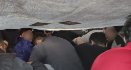 Durdurulan araçlarda 50 kaçak göçmen görüldü