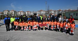 MİNİKLER HEM ÖĞRENDİ HEM EĞLENDİ