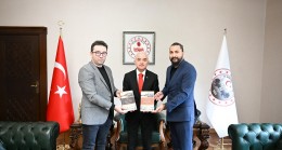 “Dünden Bugüne Kırklareli” Eseri Vali Uğur Turan’a Takdim Edildi