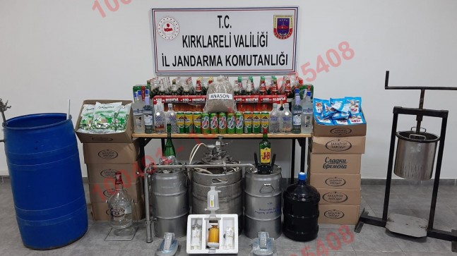 Jandarma 2 evde arama yaptı