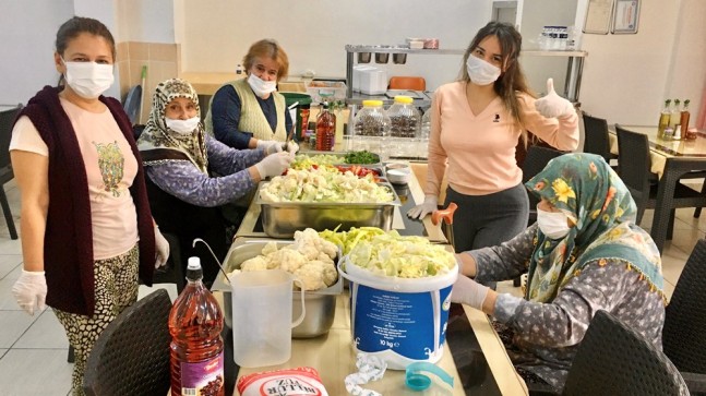 Huzurevi sakinleri kış hazırlığı yaptı