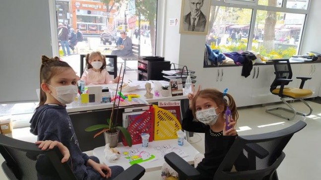 Mutlulukları gözlerinden okunuyordu.. “TEŞEKKÜRLER BAŞKANIM”