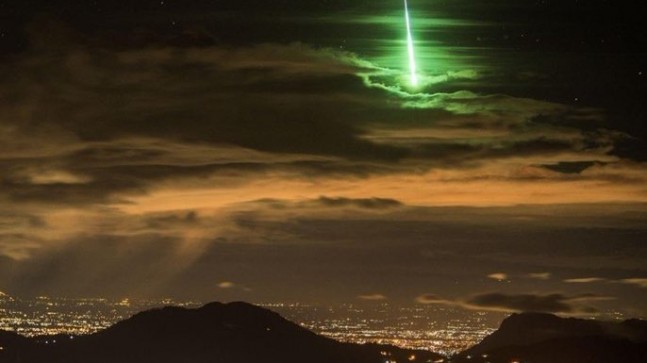 İstanbul’a yeşil ışık saçan meteor düştüğü iddia edildi