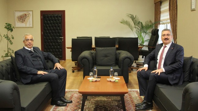 FİKİR ALIŞVERİŞİNDE BULUNDULAR