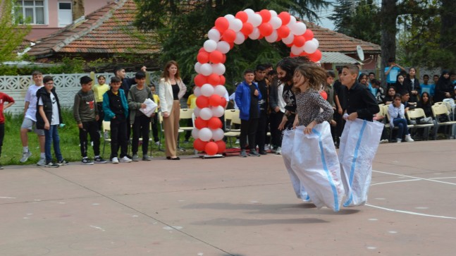 Kaymakam Yüce çocukların etkinliklerine katıldı