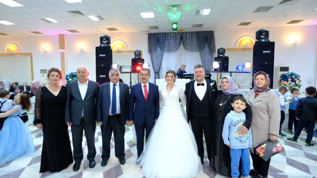 Vali Ekici genç çiftin düğününe katıldı