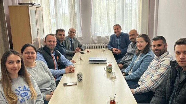 Akdemir ilçe birincisine ödülünü verdi