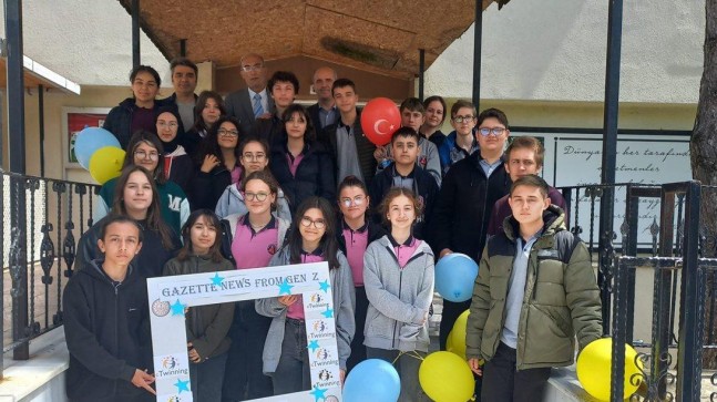 Vize’de öğrencilerden Müdür Akdemir’e ziyaret