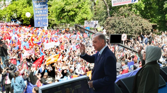 ‘’Buradan çocukluk yıllarımı beraber geçirdiğim tüm Roman kardeşlerimi selamlıyorum’’