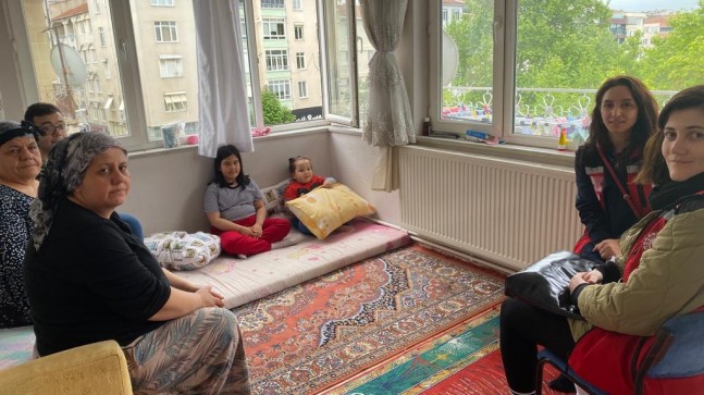 Depremzede ailelere hane ziyareti