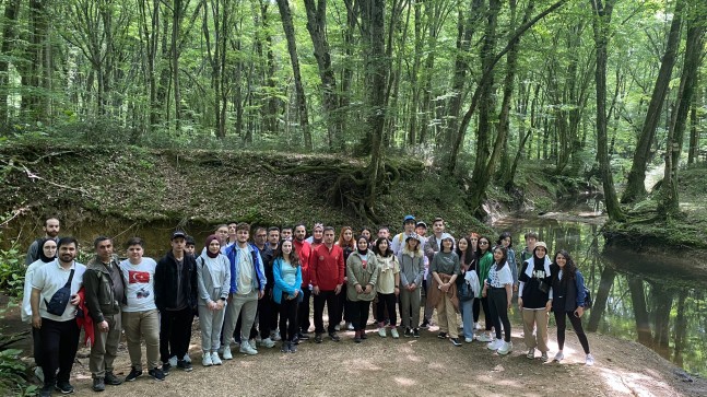 Gençlik doğada olmanın keyfini çıkardı