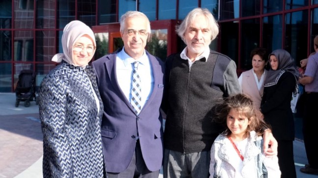 Rektör Şengörür tiyatroyu izledi