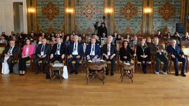 Şengörür sempozyuma katıldı