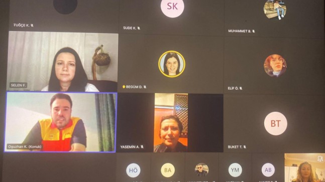 Okulun mezunu okulun şimdiki öğrencileriyle tecrübelerini paylaştı