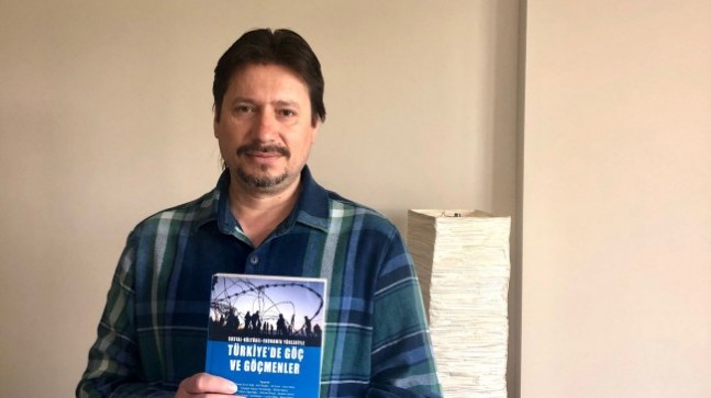 Akademisyen Çakır kitabın bir bölümünü yazdı