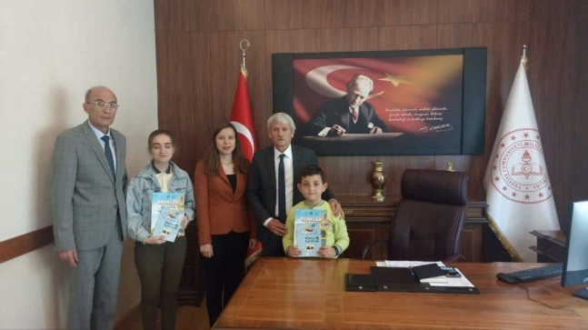 Minik şairler imzalı kitaplarını hediye etti