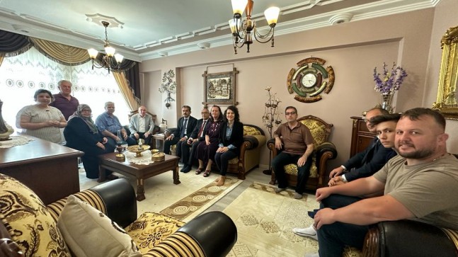 Hayırda yarışanlar ile bir araya geldi