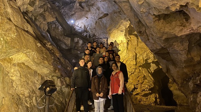 Dupnisa Mağarasını gezdiler