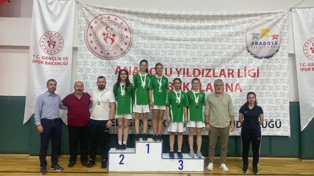 Badminton takımı çeyrek finalde yer alacak