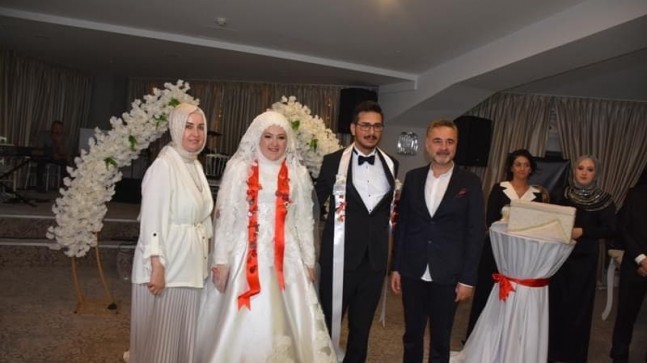 Sarıçam genç çiftin mutlu gününde yanında oldu