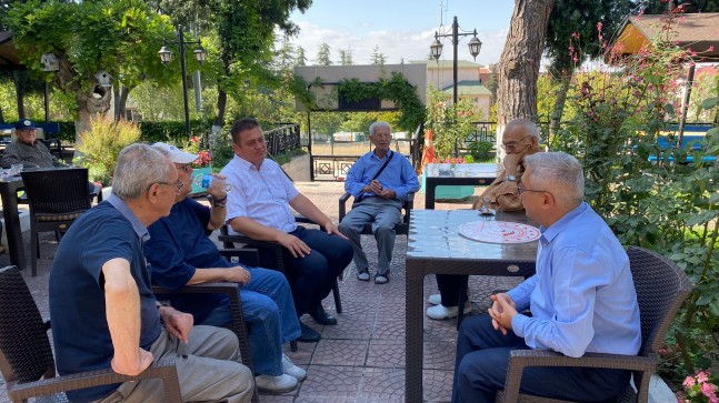 Müdür Uysal huzurevi sakinleriyle bir araya geldi