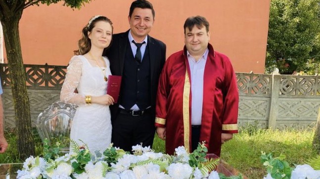 ”Evliliğinizde atacağınız her adımı Allah rızasını gözeterek atın”