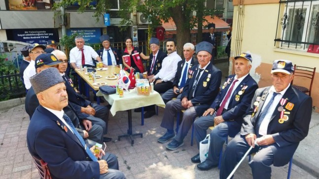 Gazilerle beraber yer aldılar