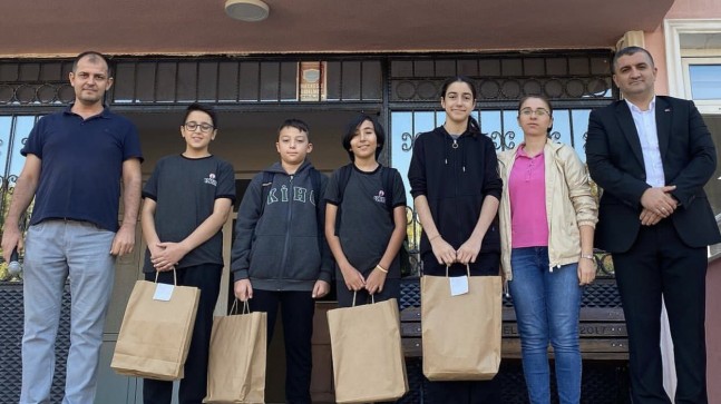 Kırklareli İmam Hatip Ortaokulundan kitap kurtlarına tebrik