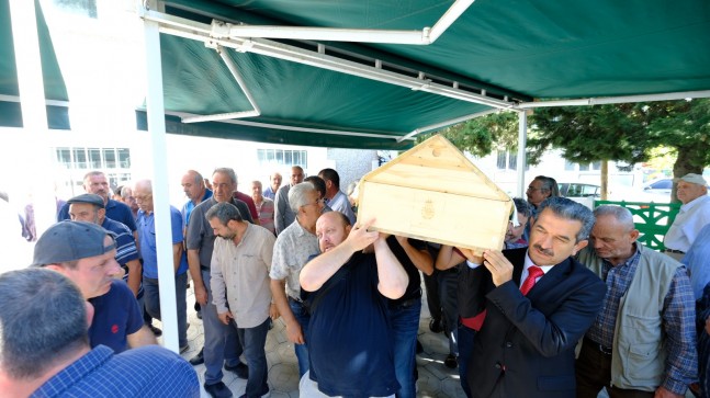 Vali Ekici cenazeye katılarak taziyelerini iletti