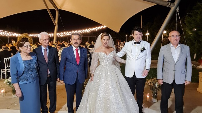 Vali Ekici Olga ve Kıvanç çiftinin düğün törenine katıldı