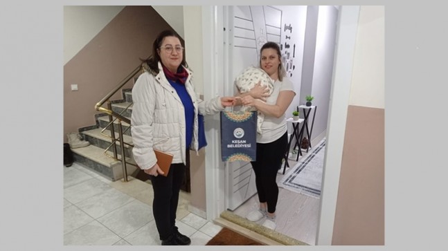 Hoş geldin bebek projesinde hediyeler teslim edildi