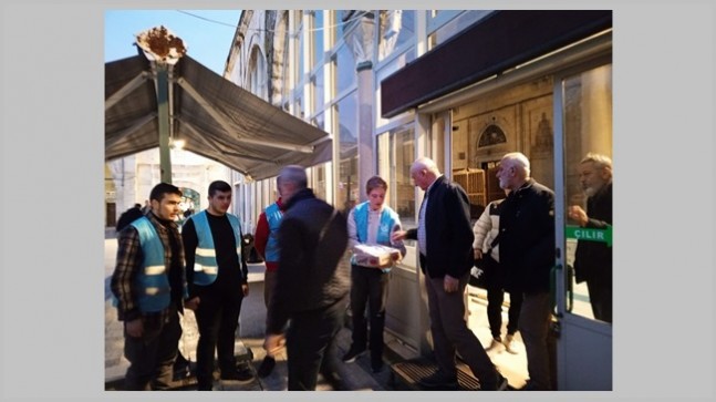 Şehitler için lokum ikramında bulunuldu