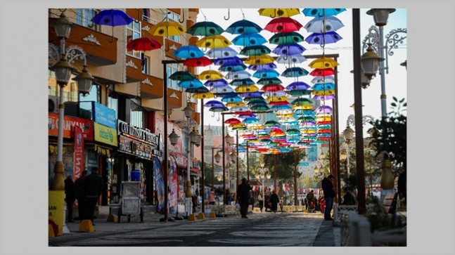 Rengarenk görünüme kavuştu