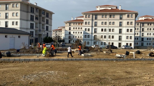 Belediye ekipleri, şehrin dört bir yanında