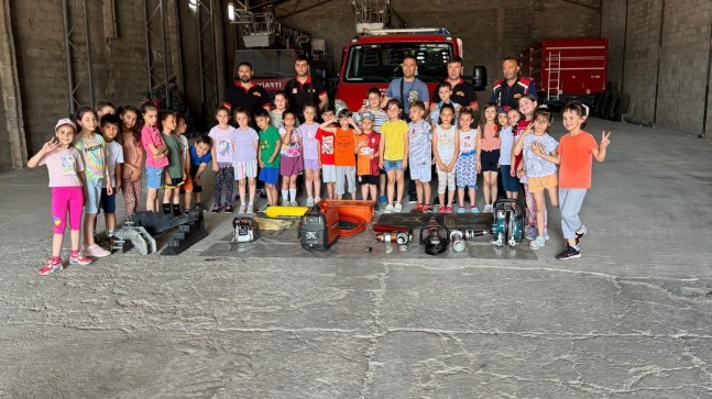 Cumhuriyet İlkokulu 1. Sınıf Öğrencileri İtfaiye İstasyonunu Ziyaret Etti