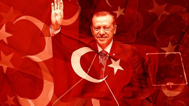 TÜRKİYE DEMOKRASİ ZAFERİNİ KUTLUYOR