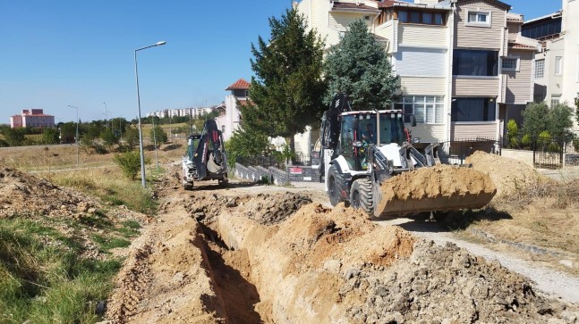 İçme Suyu Hattı Yenileme Çalışmalarını Sürdürüyor