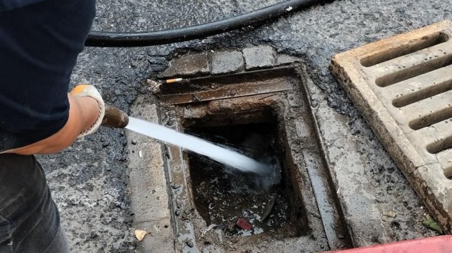 Yağmur Kanalları Temizleniyor