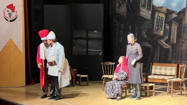 “Kadınlar Kıraathanesi” Oyunu Büyük Beğeni Topladı