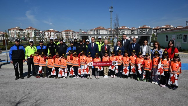 MİNİKLER HEM ÖĞRENDİ HEM EĞLENDİ