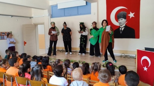 MİNİK YÜREKLER TİYATRO İLE BULUŞTU