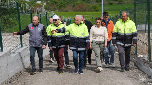 Vali Uğur Turan, Sahipsiz Hayvanlar İçin Yürütülen Proje Alanını İnceledi