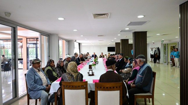 Vali Turan, “Bir Yastıkta Yarım Asır” Projesi Kapsamında Ailelerle Buluştu