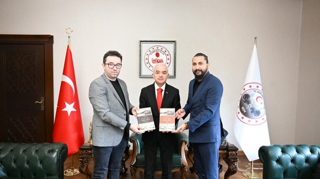 “Dünden Bugüne Kırklareli” Eseri Vali Uğur Turan’a Takdim Edildi