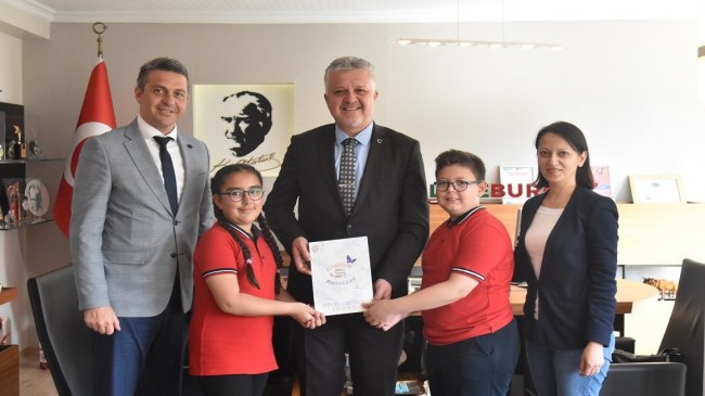 Çizdikleri resimlerden masal yazdılar!