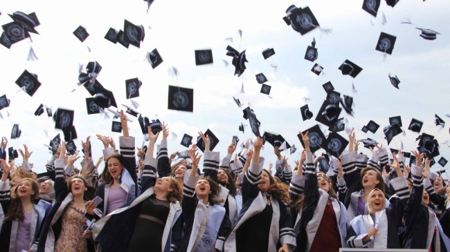 Sağlıkçılar mezun oldu